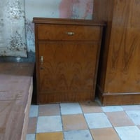 غرفه للبيع ٥٥٠وبيها مجال للتواصل على هذا الرقم07739999105