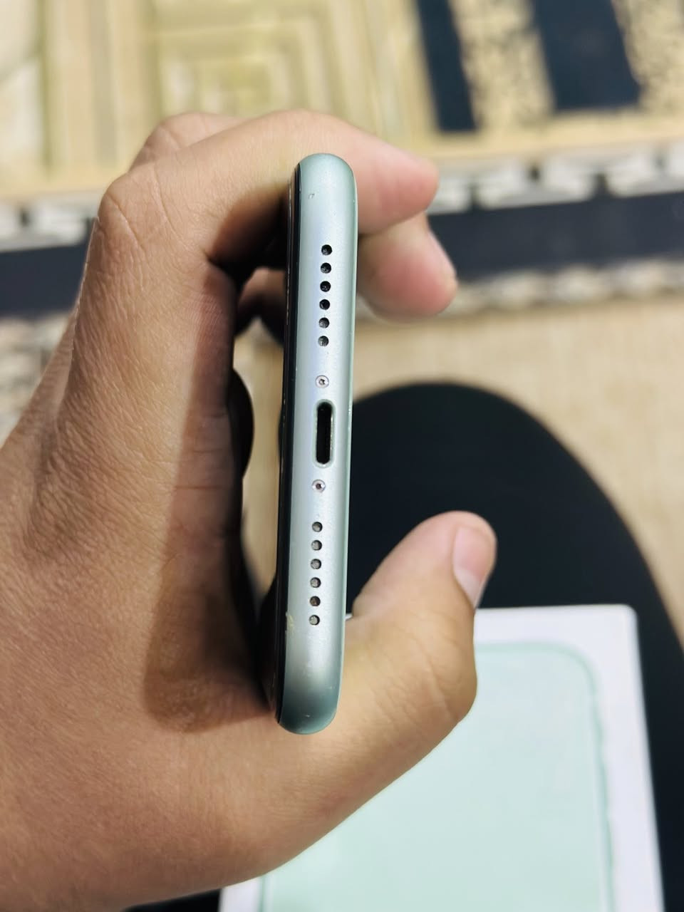 السلام عليكم جهاز أيفون ١١ عادي للبيع نضيف جدا فقط شخوط خفيفة بل شاشة ما مبينة الباقي كلة بلادي لا مفتوح ولا مصلح بطارية ٨٤ ذاكرة ١٢٨ السعر ٢٢٥ وبي مجال بسيط العنوان بغداد الرشاد الرقم ***********
