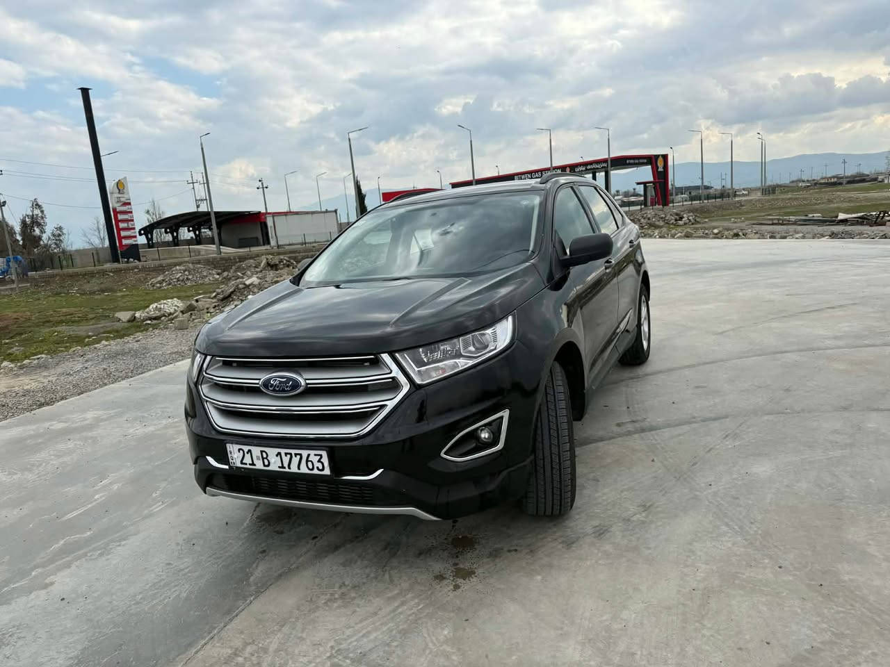 فؤرد ادج 2018 جوارپستؤني تؤر بؤي مةرخووب سةيارةكة زؤر خاوينة نمونةية يةك پارچة بؤياخ بينتو بي ئةرباگ گير مةكينة كارةباي هةمووي بةشةرت 
سةيارةكة مالي دؤستة سنكري تا 30تازةية 75 هةزار رؤيشتووة 
ناونيشان رانية وتسئاپ ***********
لةسةرم ئةم ژمارةية 
*********** رانية, السليمانية
