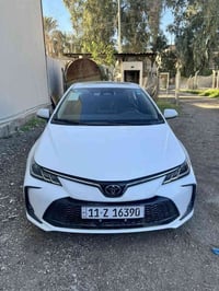 كورلا هايبرد 2025 ماشية 4  الف كيلو مكفولة من الصبغ والبارد والرصعة فو...