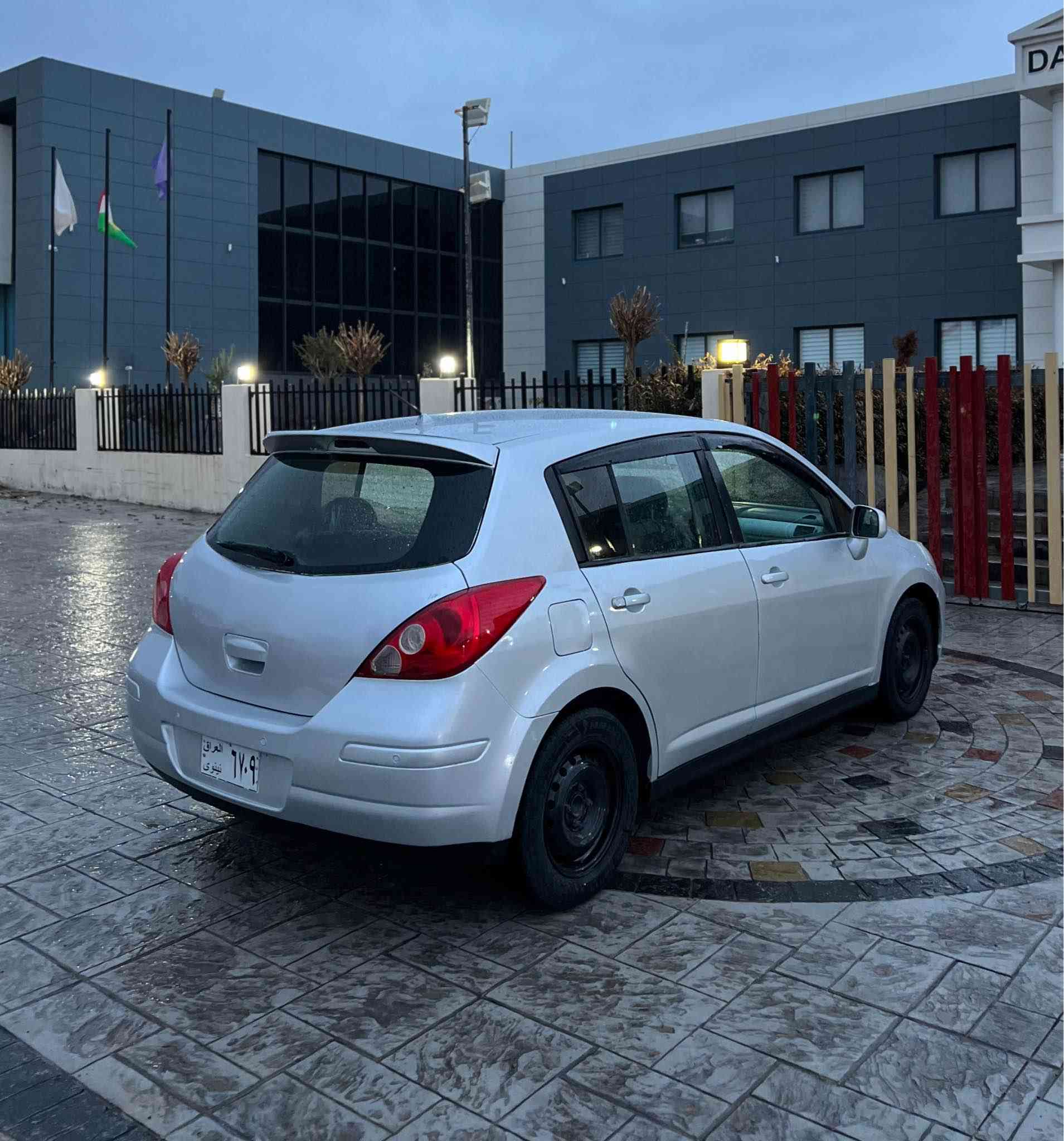 بسم الله الرحمن الرحيم(***********)
Nissan Versa 2008 حلوج بێ رەقەم 
نیسان ڤێرسا ٢٠٠٨ ساغە سەیارەکە
موس و براوە نییە بەشەرت پشت و ناودەرگاکانی کەپسە
پێشەوەی لێدرانی هەیە سەرەدەبل و شانسی نەگرتووە
کامل پەمپم کردووە لەسەر کاڵبوونەوە زۆر جوانە سەیارەکە
جام کارەباییە ئاوینە کارەباییە بلاجکتۆرە 
تەبرید سارد و گەرم بەشەرت گێر و مەکینەی بەشەرت
مەکینە ٢٠ گێر و مەکینەی ئەوروپی بیلادی تازە بۆ بەستراوە
زۆر جوان و بێ مەسرەفە بەنزین هەر ناخوات 
سعری ٤٨ کەمێک مەجالە شوێن ڕانیە 
*********** ڤایبەر و واتسئاپی لەسەرە رانية, السليمانية
