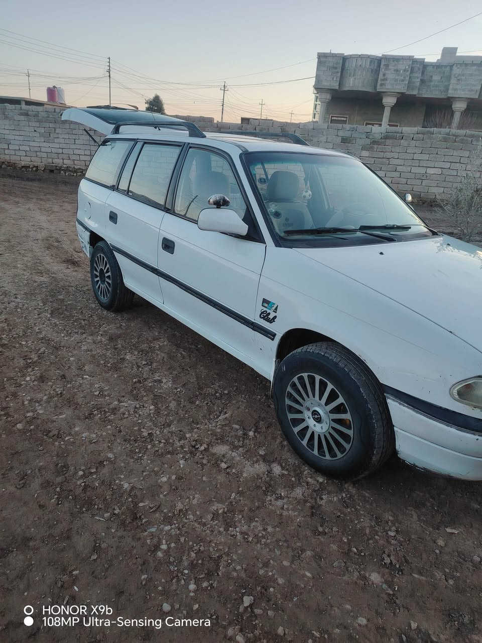 السلام عليكم  استرة استيشن 
موديل 1992
حجم 18 المرغوب
رقم نينوئ مصطرة 
كير محرك شرط 
صبق ما بيها 
بسمي تحويل شرط 
العنوان موصل ربيعه 
رقم الهاتف ***********
