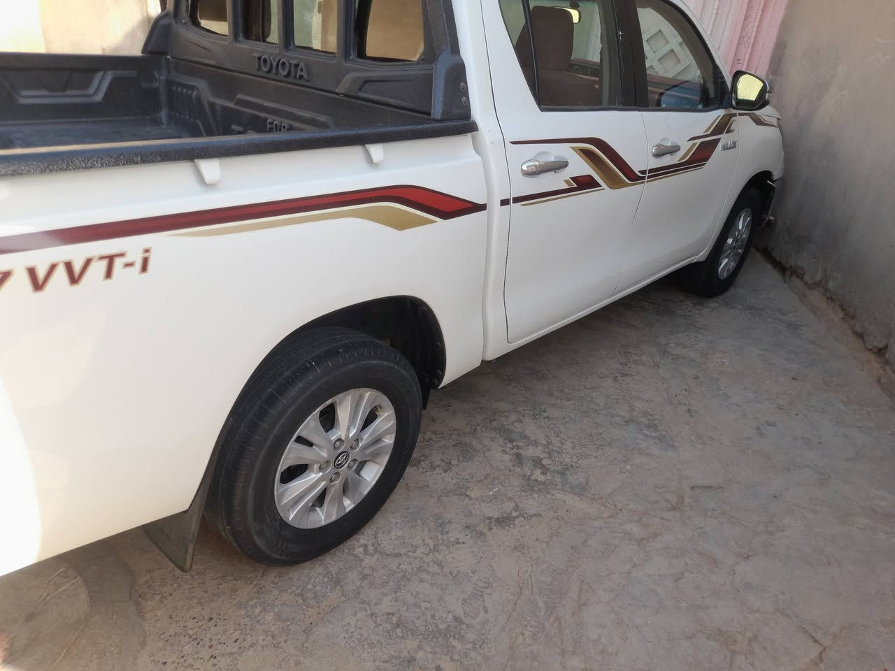 هاي لوكس موديل ١٩ كويتي اوتوماتيك رقم واسط السعر ٢٤٠ هاتف ***********
