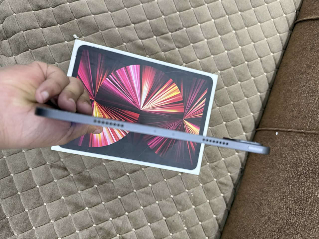 السلام عليكم شباب عندي ايباد M1 ذاكرة الجهاز 128 حجم الجهاز 11  نضافة الجهاز 90/100 سعر الجهاز 575 وبي مجال بسيط 
مكاني بغداد مدينة الصدر 
للحجز والاستفسار /***********
