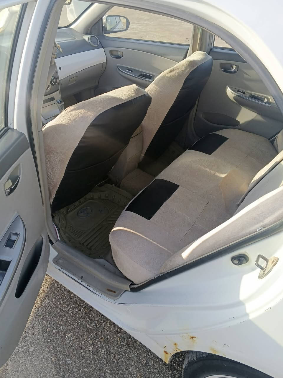 السلام عليكم بيوايدي موديل 13 رقم قادسيه تحويل مباشر بيه صبغ بابين وجاملغ صبغ بدون  ظربه سياره جاهزه كير ومكينه وحداديه وتبريد وتخم تاير كله جديد سنويه صاقطه السعر 50 وبيه مجال مكاني بابل الحله رقم الهاتف ***********
