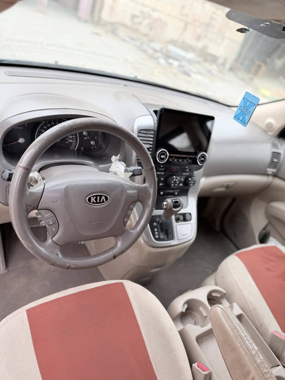 سلام عليكم  كرنفال سيدونه موديل ٢٠١٢سيار كير ومكينه خير من الله حداديه نص عمر سعرها ١٥٠وبيه مجال كلش بصيط حادثها تبديل قلق الجنطه ستفسر اكثر اتصل عل رقم ***********
