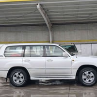 تۆیوتا لاند کروزر ٢٠٠٦ GXR سێ پەڵە بۆیاخ  سپی صدف سەنەوی تازە گێرو مەک...