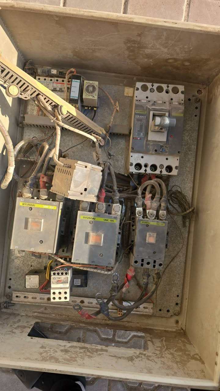 بورد مستعمل 
ثري فيز 
يحتوي على قاطع 400A
كونكتر عدد 2حمل الفيز الواحد 180A
عداد كتروني 
السعر 400قابل التفاوض 
***********استاذ علي
