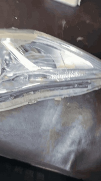 مازدا ازيرا اليمين ( جنب السائق ) للبيع هذا ضرره 
***********
