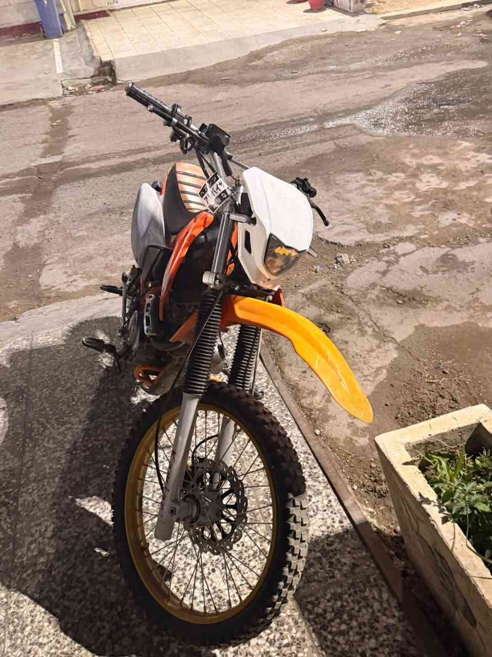 السلام عليكم شباب
دراجه قفاز كاويار 
حجم لمكينه 350 خمس نمر 
دراجه كوم حديد شوفت عينك لكلي شبيهه مابيهه تجي تحمل وتروح سعرهه 800 قفل 🔒 بدون عموله
لاستفسار ‭0776 246 6451‬
