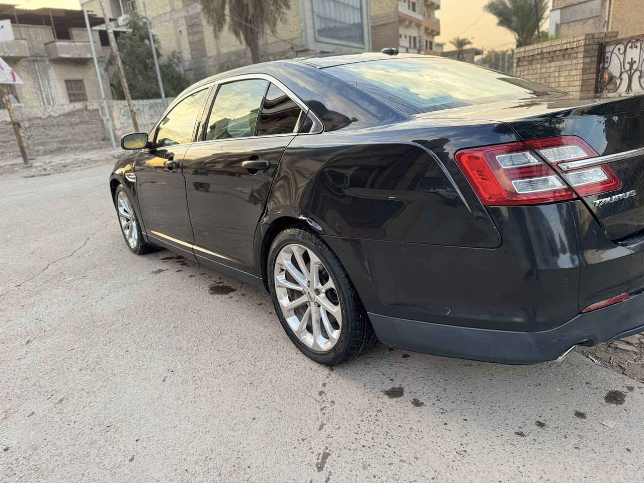 نزلت السعر 132 ورقه
فورد تورس 2013 خليجي لمتد اعلى مواصفات بدون صبغ بيه تعديل بارد بالجاملغ الأمامي
وبيه طخه بعدني ما مصلحه بالجاملغ الخلفي جهة 
السائق 
مكينه بيه ضمان سنتين من شركة ياسا 
كير مبدله  هايدروليك هم داخل الشركة
نقص صدر فقط الباقي غير هذا ما بيه مصرف السياره 
***********
