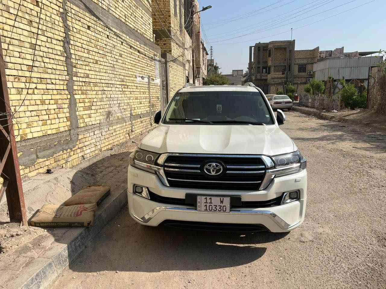 *********** المكان بصره بيها بارد قليل بالمدگر الامامي والباب خلف السايق البصرة, العراق
