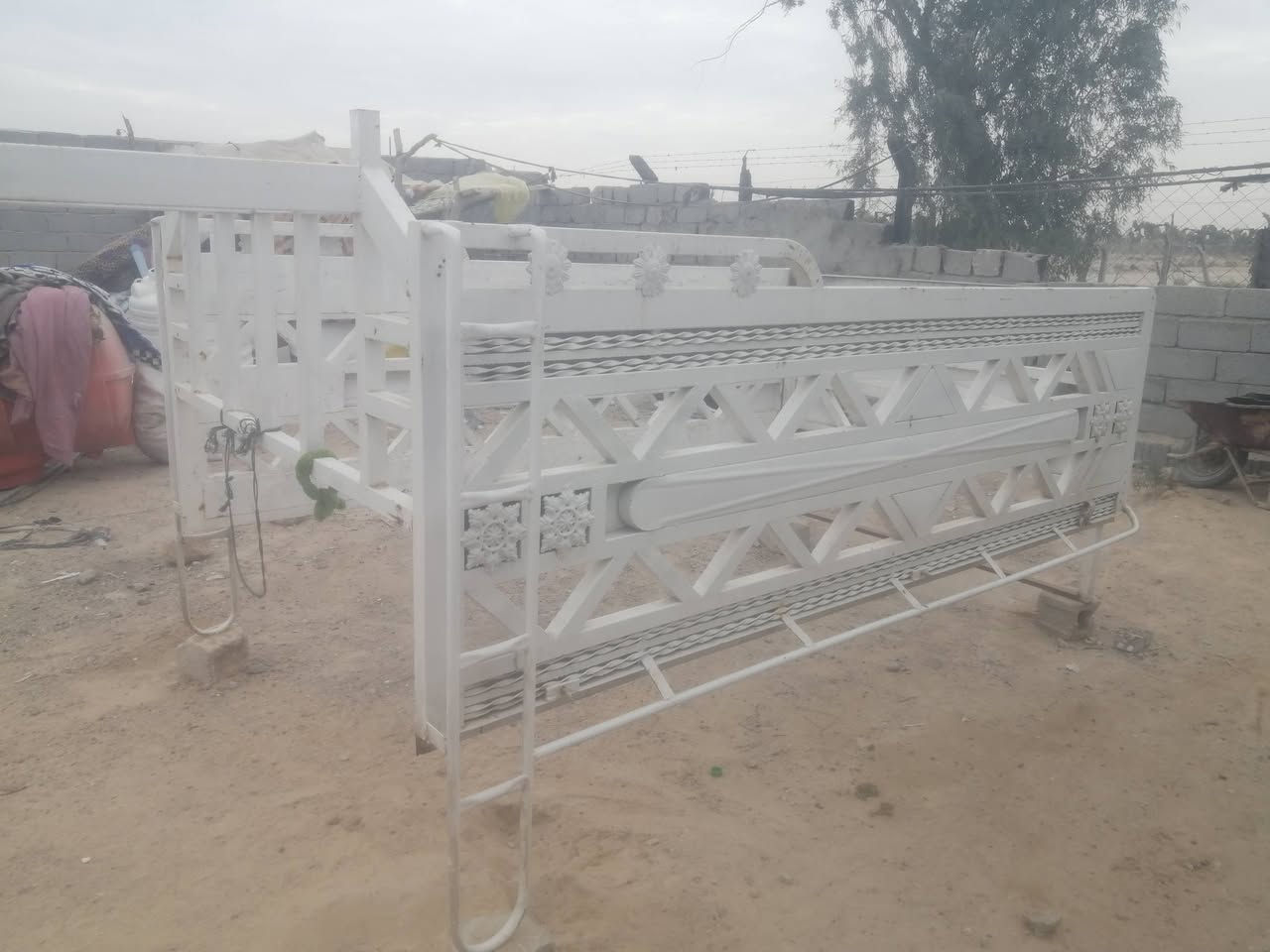 البيع محجر جديد تسكام السعر ٥٠٠ وبيه مجال مكاني طريق كربلا نجف عامود 250 رقم ***********
