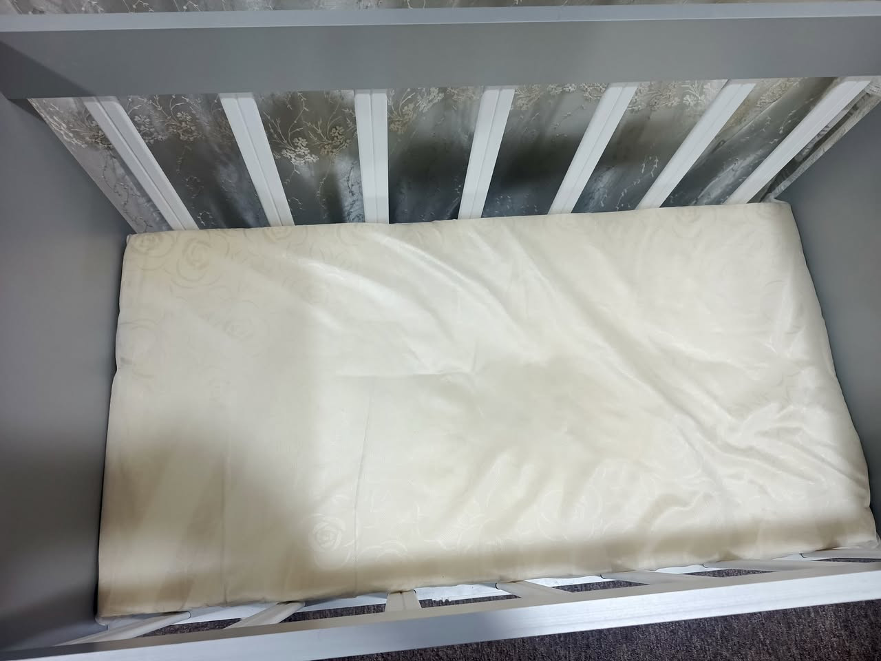 سلام عليكم سرير اطفال متحرك + مندر السعر90عنوان بصره قبله رقم ***********
