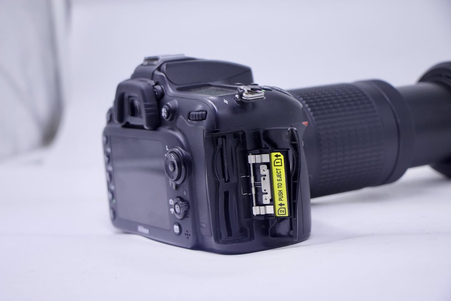 كأمره نيكون  (💣 ✨7100D 📸💣) نضافه 95/100 كامل ملحقات 
📸
1- رام 32✅
2- حقيبه✅
3- حزام كتف✅
4- شاحنه اصليه ✅
5 بطاريه اصليه ✅ 
6- توصاله نقل صور ✅ السعر (⬅️475  الف ➡️) او توصيل مجاني 💫
 ***********
