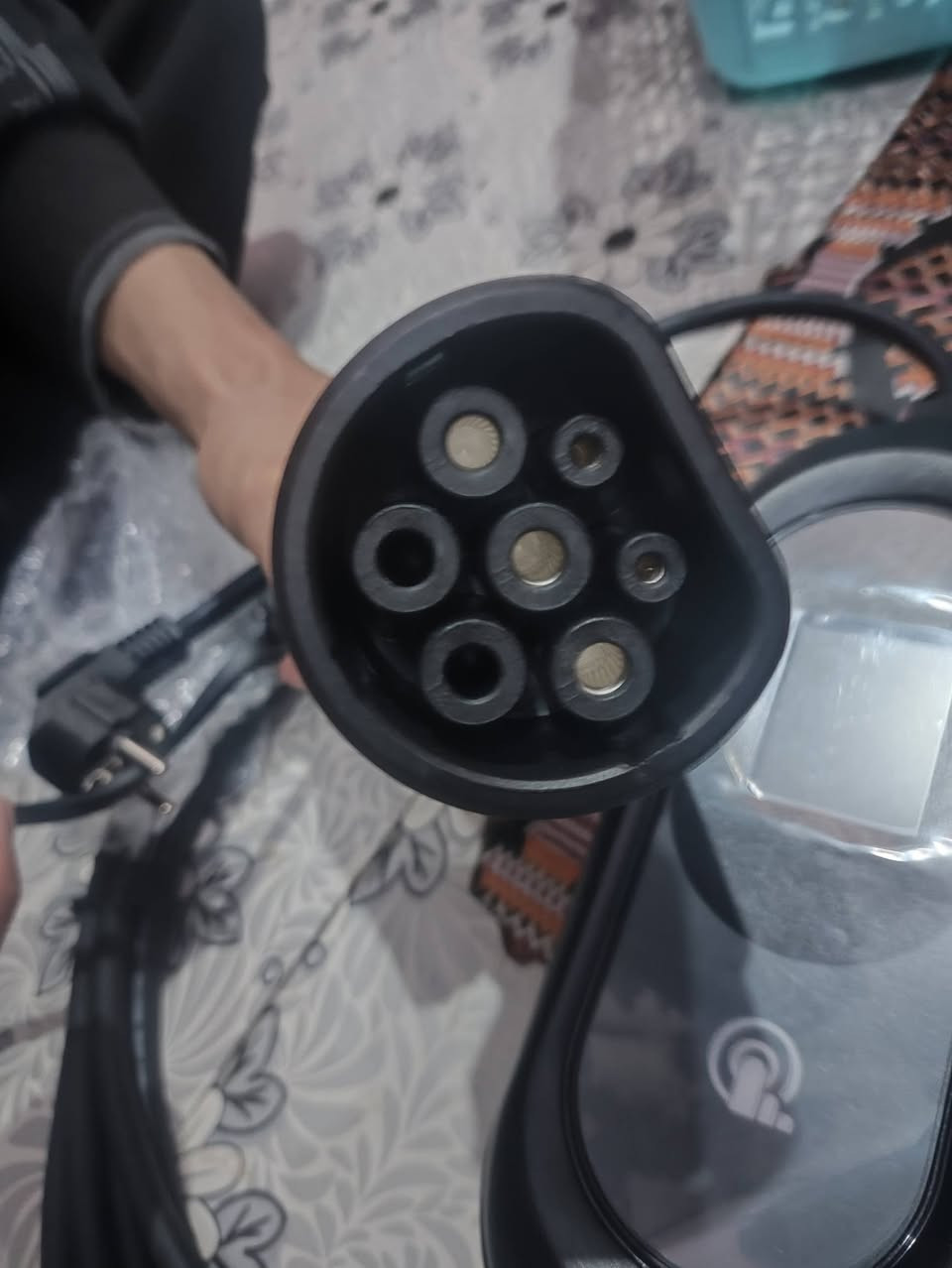 شاحنه تايب تو.    اوربي غير مستعمله 16امبير سعرها 100وتوصيل مجاني ***********
