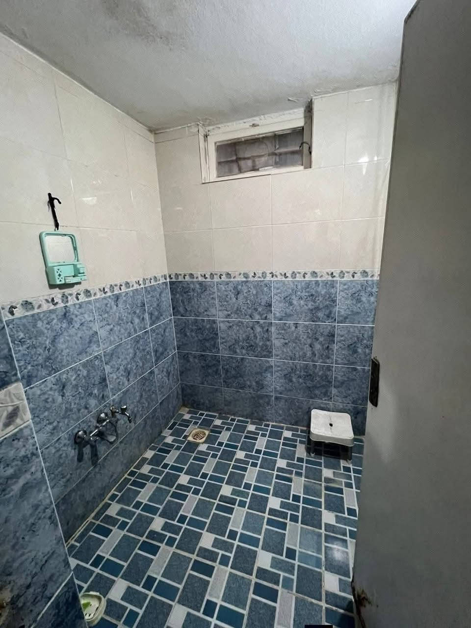 🌙 للإيجار للايجار 🌙
📍 موقع الدار حي السماح الاولى قرب جامع ابو يعلى الموصلي
🏠مساحة الدار ١٠٠م طابق واحد يتكون من 
غرفة نوم استقبال مطبخ صاله صحيات+بيتونة 
سعر اللايجار قفل 300 
***********
***********
