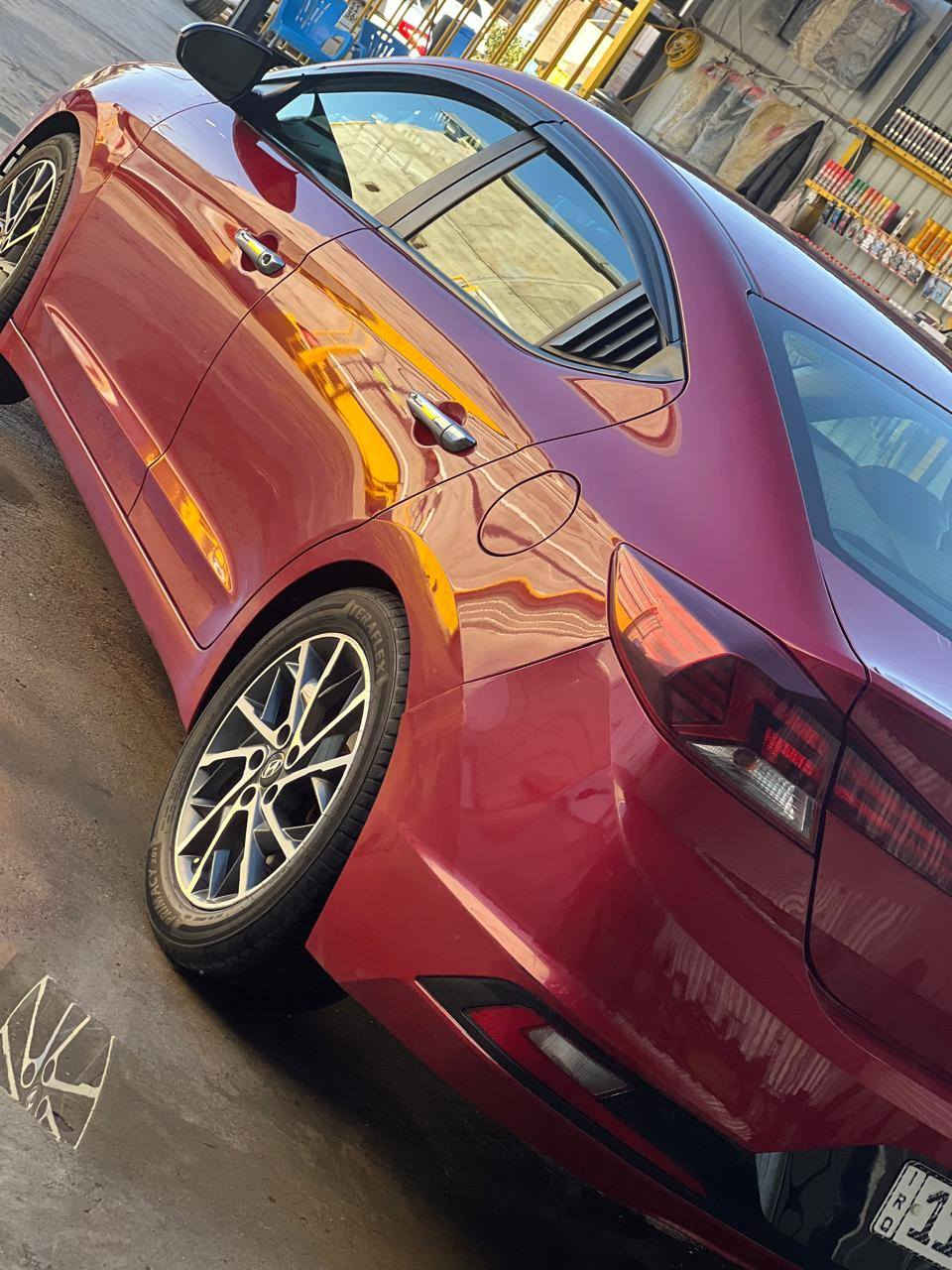 الانترا 2019 محرك 2000 گير AT
كربلاء الگنطره البيضه 
***********
امريكي بيها صبغ بنيد فقط 
كفاله كير محرك شواصي لغود 
و كفاله الگشر ما عدا البنيد 
بدون اي قطعه تبديل 
مواصفات 
شاشه كامره 
حساسات خلفيه 
شاشه كاربلي 
وضعيات قياده سبورت و عادي 
تحكمات ستيرن 
رادارات جانبيه 
رادار امامي 
تحديد مسار 
السياره ما بيها اي عطل 
كامله من كل النواحي 
ماشيه 68 ميل 
السياره نضيفه و ما مشتغله تكسي
السونار و صور الحادث مرفقه
