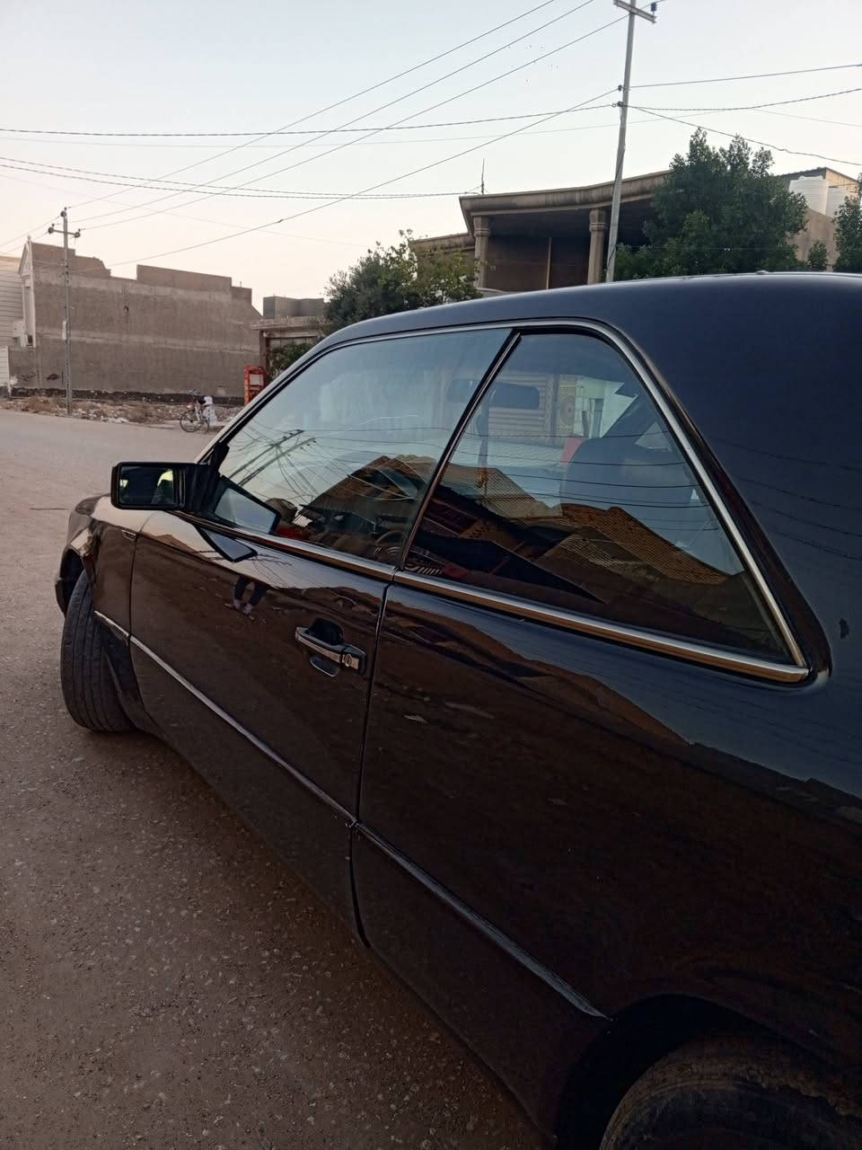 السلام عليكم 
مارسدس دب كوبي E300  AMG 

موديل 1992 رقم بغداد سنويه لـ 2028

مصبوغه عام جماليه تخم تاير جديد حداديه نضيفه باتري جديد محرك بلادي 300  6 سلندر بي تبخير قليل بدون تنقيص سياره نشطه معدل طيران مكفوله من الضربه بيها طخه صغيره  شبر بالبنيد و الجاملغ كشرها نضيف نصبتها حلوه كرسي كهرباء فتحه سقف السياره احلى من الصور 

العنوان:  بابل الاسكندرية 

السعر 50 قابل للتفاوض 

*********** للتواصل ماسنجر، واتساب
