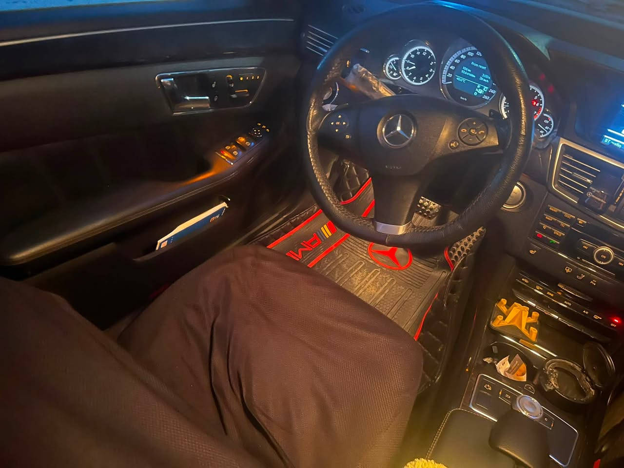 🚗 للبيع مرسيدس بنز E350 (W212) موديل 2009
* اللون: Two Color ابيض و اسود

* المحرك: 3500 سي سي

* ناقل الحركة: أوتوماتيك

* الممشى: 226 ألف كم (قابل للزيادة)

* رقم اللوحة: بصرة

* الحالة: جيدة جداً

المواصفات:

✅ شاشة

✅ كاميرا

✅ فتحة سقف بانوراما

✅ بصمة تشغيل

✅ أربعة أبواب + صندوق

✅ حساسات أمامية وخلفية

من رخصت الادمن مرسيدس e350 w212 للبيع موديل 2009

مواصفات افينتكراند

كت amg

بانوراما

كراسي جلد كهرباء تدفئة

بصمة ٤ ابواب مع الصندوق

الصندوق دكمة كهرباء فتح وغلق من الداخل و الخارج

تحكم ستيرن مع شفتات و الستيرن شكل D

بردة خلفية كهرباء مع بردات في الابواب الخلفية

حساسات امامي خلفي

٣ انظمة قيادة

الكير كهرباء تعليك

نظام ترحيب

نظام اوامر صوتية

اوتو هولد

حزام امان كهربائي ياخذ حجم جسم الراكب

السيارة فول ١/١

باقي المواصفات معروفة للمارسدس

مسويله ادامة كاملة لمنظومة تبريد المحرك من راديتر  و جوينات وانتي فريز ريفانول اصلي

تبديل فلاتر الهواء و التبريد

تبديل بلكات محرك

تبديل طقم ويل كب جديد حالة الاطارات جيدة جدا

بطارية جديدة

تبديل دهن و فلتر الكير كل ٥٠ الف كيلو متر

تبديل دهن و فلتر المحرك ٥ الف كيلو متر من ريفانول

السيارة دخول كلين تايتل  بيه طخة صغير اقل من اصبع بالجاملغ الخلفي الايسر على ايدي ما مصلحه

لايت امامي داينمك و بروجكتر نقاط عمياء

ما بيه اي مسج جيك انجن مطفي

سيدي جنجر +راديو+بلو توث + خريطة

و بعد هواي مواصفات

بصمتين

السعر ١٧٥٠٠$ او مراوس راف فور حسب القناعة

📍الموقع: بغداد

📞للاستفسار:

***********

الله يبارك للمشتري، والرجاء التواصل للجادين فقط.
