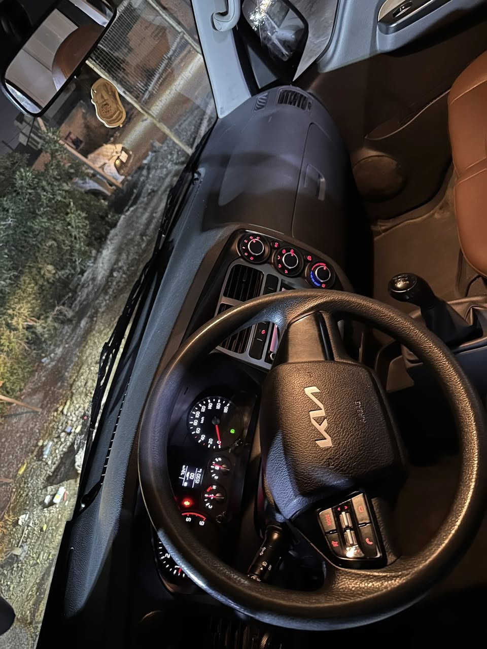 سلام عليكم
سياره حمل للبيع 
مديل 2024
ماشيه 15000الف 
رقم بغداد بسمي 
البدي ما مغلف
مكان السياره بغداد 
***********
