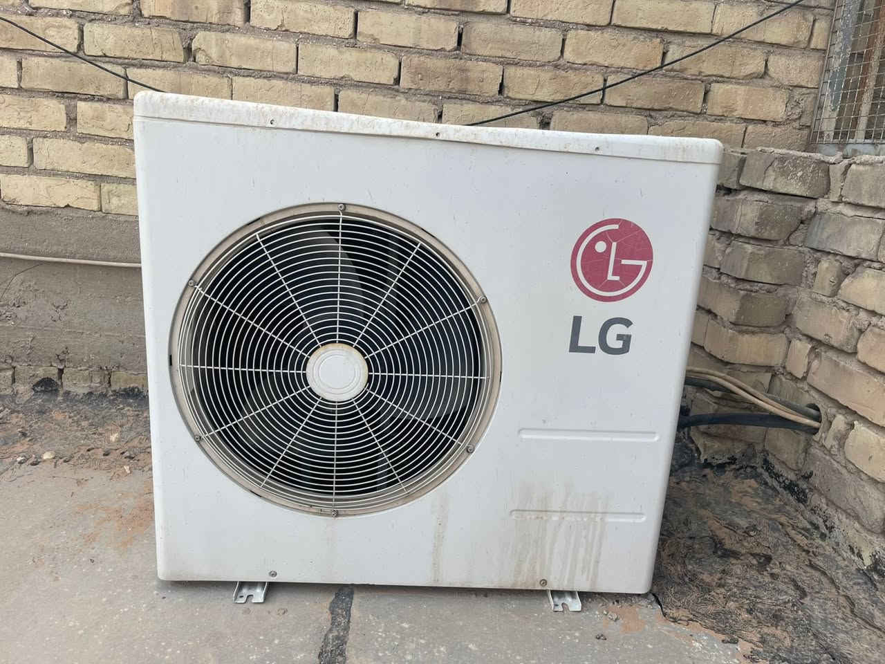 السلام عليكم عندي سبلت ثنين طن الله شاهد يخبل وما بي شي اريده ب٣٠٠ قفل
وعندي سبلت ٣ طن LG كنتوري. لو غاز لو كومبريسر ما اعرف بس هوه شغال اريدة قفل ٤٠٠


**إذا كنت صاحب هذا الإعلان وتريد حذفه لأي سبب، رجاءا أرسل رسالة إلى الدعم الفني**