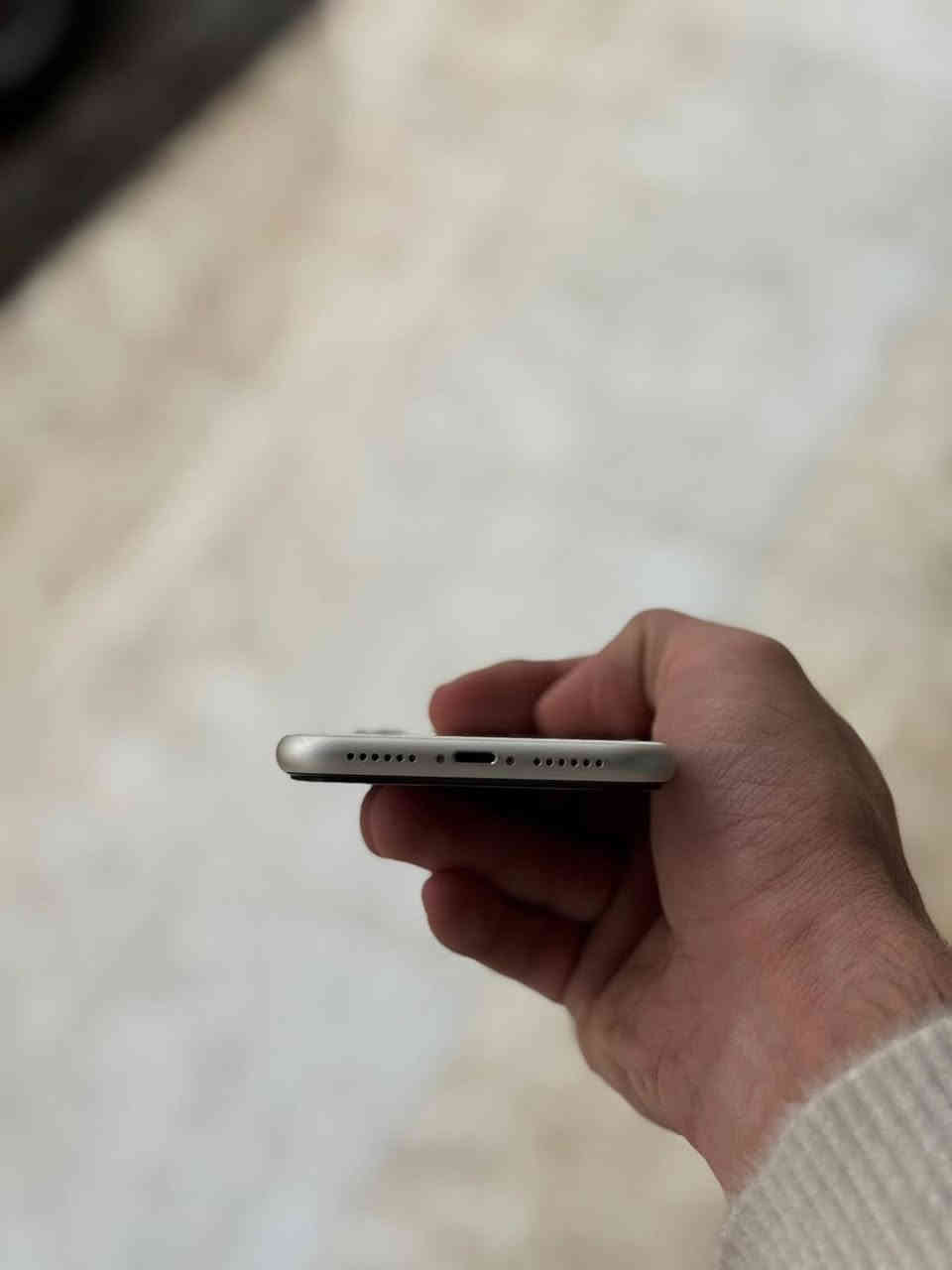 السلام عليكم أيفون 11 عادي وتر بروف ممفتوح نضيف مابيه اي شخوط ذاكره 128 بطاريه 74 للبيع سعره 225 مكاني غزاليه ***********
