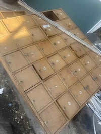 لوكر خشب للبيع ٥٠ الف بغداد 07732075189