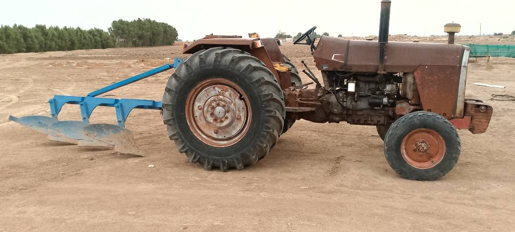 السلام عليكم  
مكينه فوركسن ا نكليزي  للبيع موديل 81.رقم وسنويه. مكينه مكفوله كفاله عامه  من كير محرك لا تنقيص ولا تبخير كير وهودروليك على الشركه.  تخم تاير ب الجيس. بور دنفص. تخم ثكال كما موضح. راديتر جديده.   وراها فدان 
مكينه جاهزه للعمل. كرهباءيات. كامله. نقص باتري....  
اخوان المواصفات مذكور ه لا تسالني عليها. واني مسؤل عن كلامي. الاستفسار. ***********
