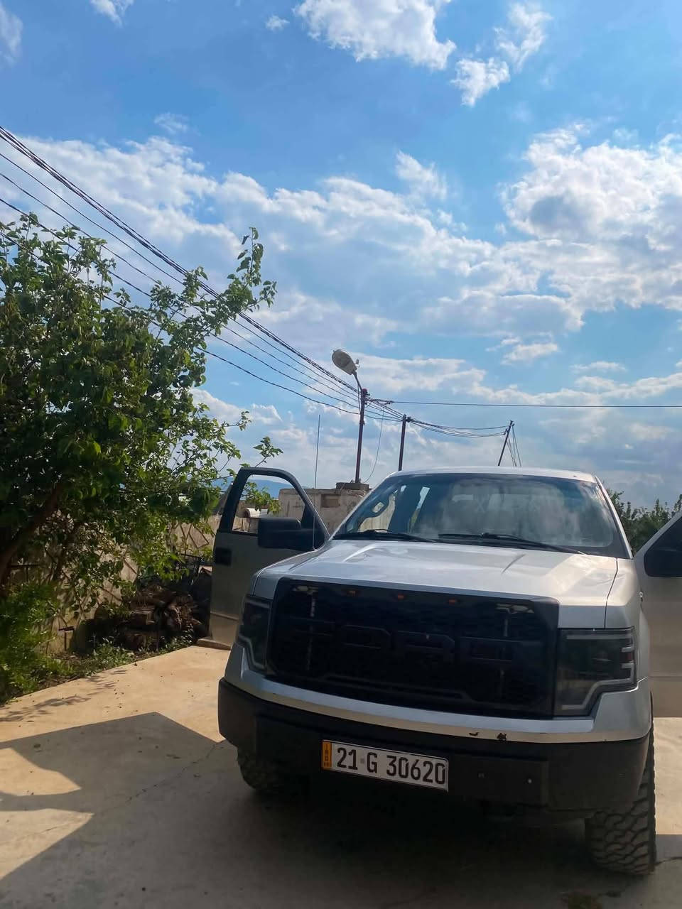 فورد  f150 XLT     2010  محدثة رابتر ٢٠٢٢
بدون صبغ و بدون حادث مكفولة
سنوية جديدة لحد ٢٠٣١ بسمنا
دبل اكسل
شاشة  كاميرة
تشغيل  بصمة و فتح قفل ذكي
محرك ٦ سلندر مرغوب
ماشية ١٦٠ الف  بنسبة للموديل مو هواية
سعر  ١٣٠ و بي مجال 
مكان سليمانية  ،رانية   
مكلف بانشر مامتوجد ع الفيس 
رقم صاحبة  ***********
