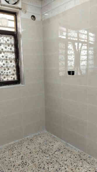 ابو مريم المصري خلف سيراميك مقيم في بغداد بورسلين وكاشي وجدران ومرمر كل شيء متفرغا***********
