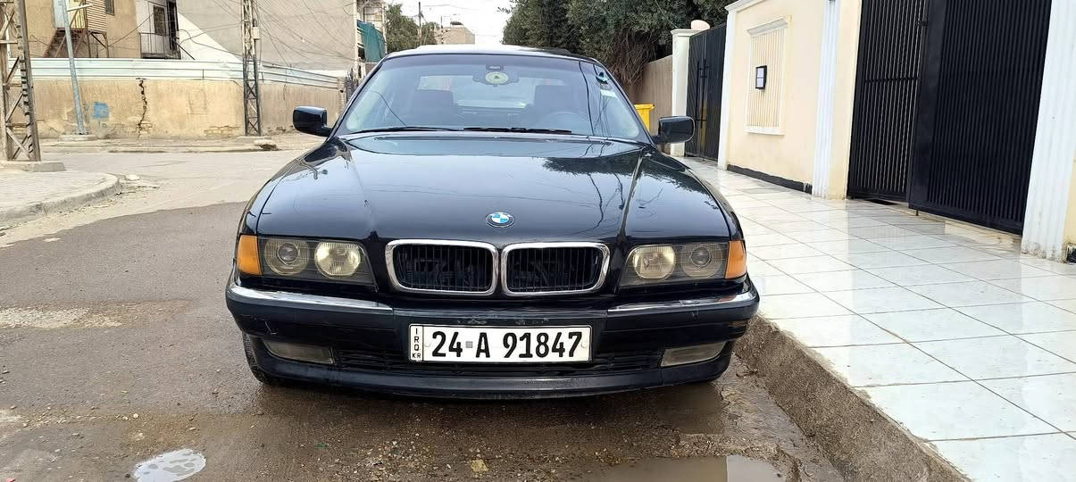 بي ام دبليو 728 أصل موديل 1998 فول مواصفات رقم شمالي بأسمي تحويل وكاله 
جاهزه من جميع النواحي 
مكينه حاويه جديده 
كير رياضي جديد 
صدر امامي خلفي جديد قبل يومين كمل 
تانكي جديد 
طوفات جدد 
سلايت جديد طكتين 
منضومة تبريد جديده 
كبريسر وصوندات وراديتر كله جديد حاويه
كهربائيات كله شغاله من دعاميه للدعاميه 
كيجات كله شغاله من البانزين الرون الحماوه كله شغاله
ولا كلوب مشتغل بالدشبول كله طافيه 
فلتر بانزين جديد 
عبوه كامله جديده 
منضومة زنون 
اصفاح السياره موس 
تبريد امامي خلفي 
جنطه شفط 
كراسي كهرباء 
جلد 
هواي هواي مواصفات 
السعر. 72 بيه مجال جدأ بسيط

*********** بغداد, العراق
