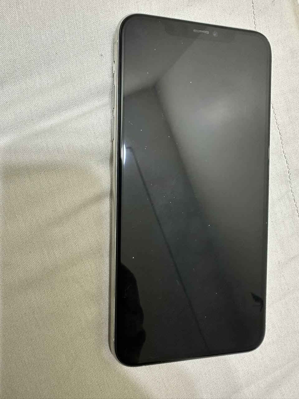 للبيع 11 برو ماكس 
البطاريه🔋76
الذاكره 256
الجهاز ممفتوح 🆕 جديد

 ***********
