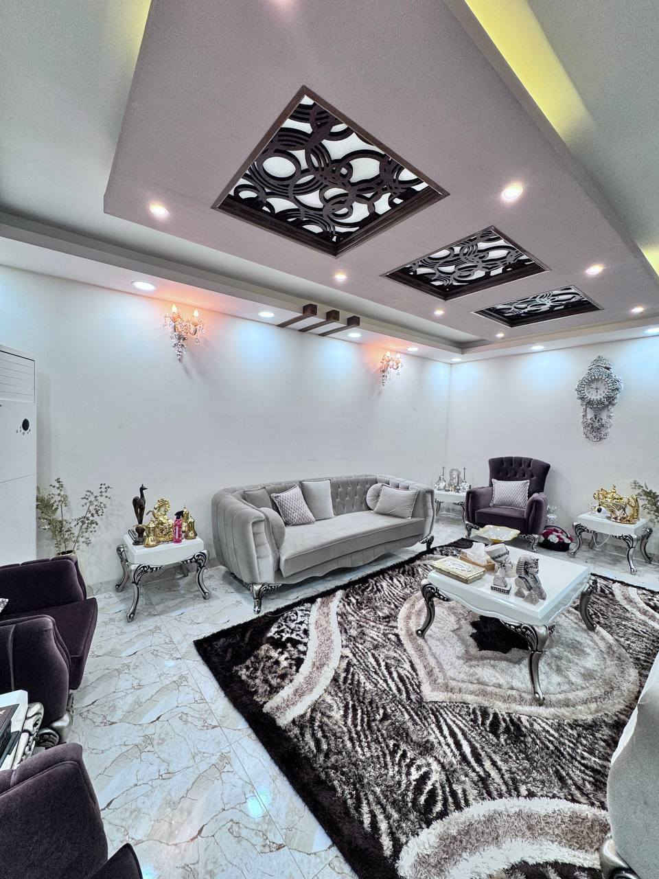 #عروض #مكتب #أسوار #المدينةللعقار
#دارللبيع
_____________________________________

عنوان الدار 💥💥💥💥 حي الحدباء الأولى،،
شارع ١٥ متر 
مساحة الدار💥💥💥 💥٢٤٠ متر.
واجهة الدار 💥💥💥💥 ١٢ متر
اتجاه الدار 💥💥💥💥 شروووق ابتدائي
مكون من طابقين
الطابق الأول 💥💥 غرفتين نوم هول واستقبال ومطبخ ومناور وصحيات
الطابق الثاني 💥💥 أربع غرف نوم وهول وصحيات وبلكونة
_____________________________________

موقع مميز جدا،، ثاني فرع بعد الشارع العام،، شارع بعرض ١٥ متر، سند طابو ملك صرف،، مكاتبة مع الشرعي ✍️وبسعر مناسب 🎁
_____________________________________
للاستفسار مراجعة مكتب أسوار المدينة للعقار حي الحدباء سايدين الصورة مقابل جامع المجيد 🌹
او الاتصال على الأرقام التالية 👇
اسيا☎️***********
كورك ☎️***********
