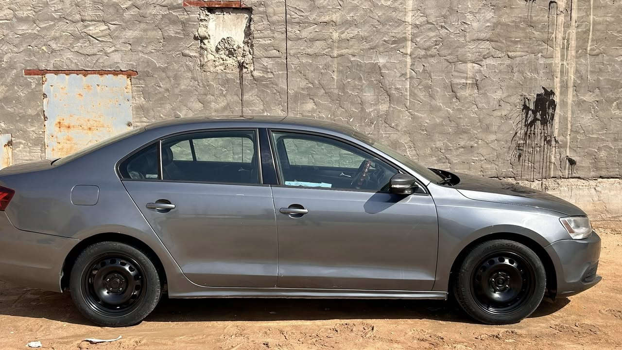 السلام عليكم جيتا 2012 محرك 2000 المرغوب بدون تيربو إقتصاد جدا بيها صبغ عام حادث جاملغ الامامي جهت الايمن خفيف  كير محرك تبريد شغال السعر 73 وبيها مجال 📞 *********** متواجد كربلاء و بغداد
