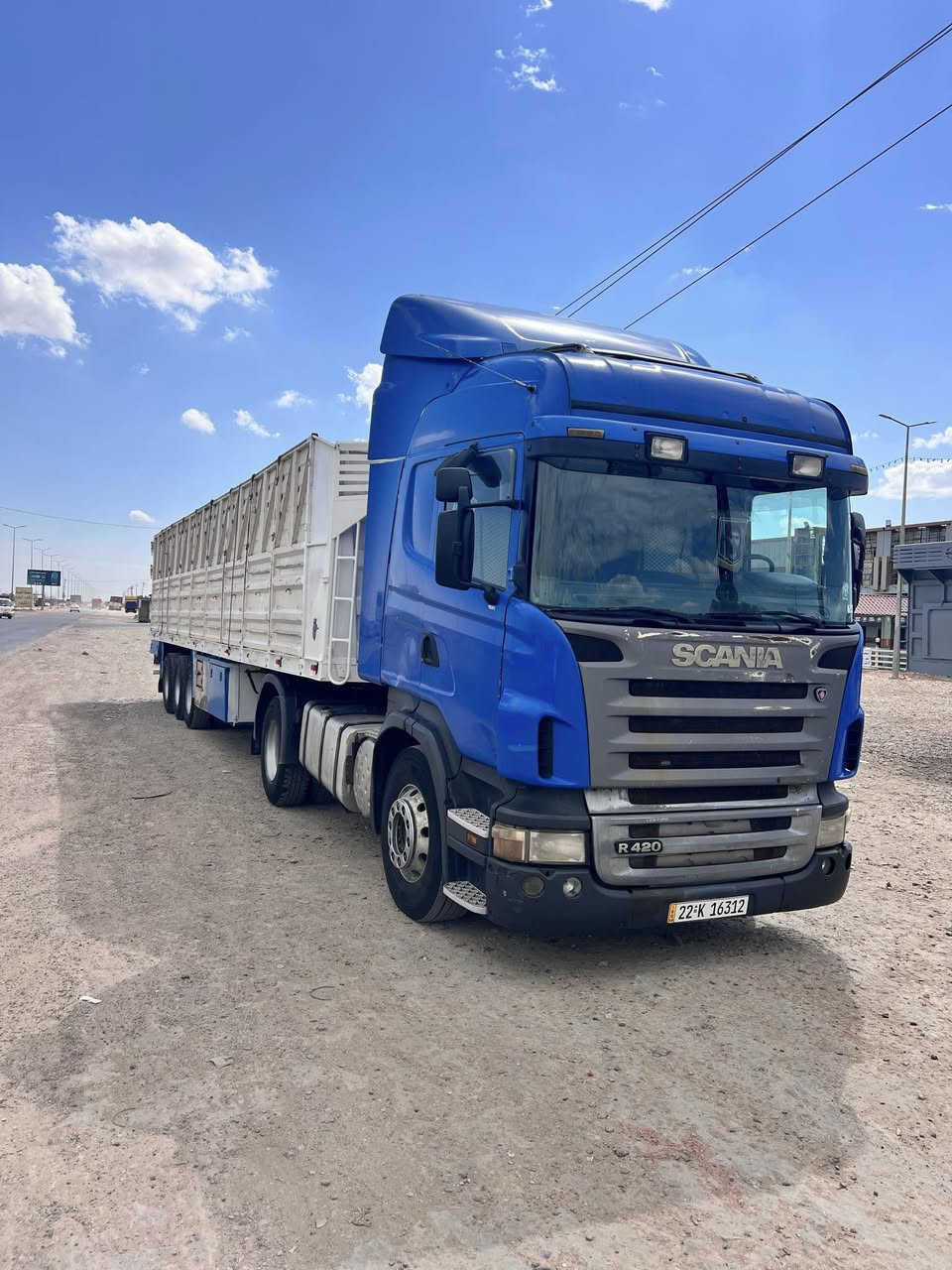 السلام عليكم سيارة للبيع سكانيه موديل (2007) حجم (420) كير اوتماتيك كلج 12 نمره مواصفات ريتايدر ثلاجه تدفه تبريد ويل كروم رقم اربيل سنويه لل 31 شرط تحويل للاستفسار (*********** اني مكلف بل نشر
