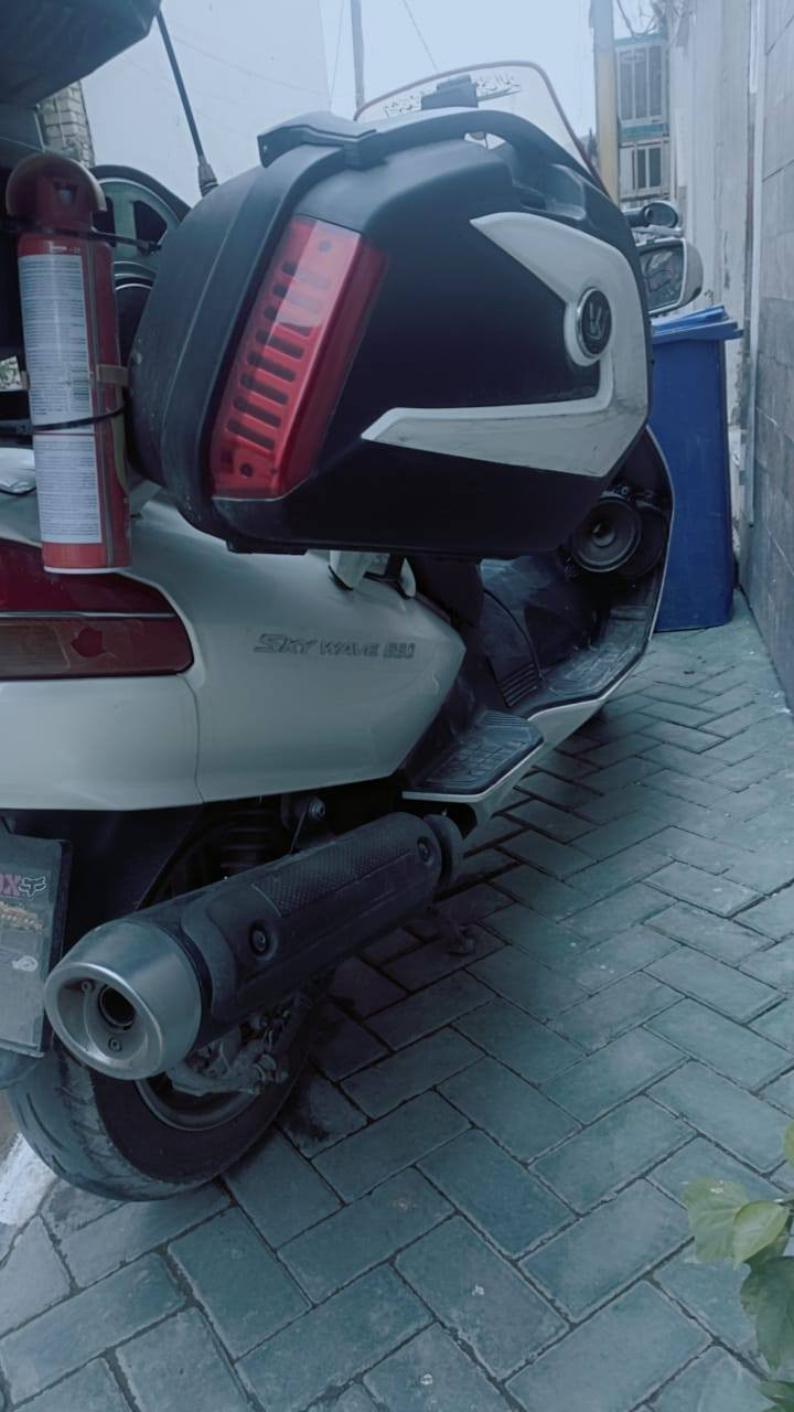 سلام عليكم
سازوكي سكاي ويف 650 دراجه نضيفه 
ملغمه غراض مثل ما موضح بصور شاشه كبيره دمامات جنط 
ابلادي ممفتوحه كفاله كير ومكينه 
كفرها نضيف مثل ما موضح بصور 
ماشيه 72
مستعجل ع بيعتها 
سعرها 14 وبيها مجال لطيبين 
***********
مكانها مدينه الصدر ال55 وره بانزين خانه مال داخل
