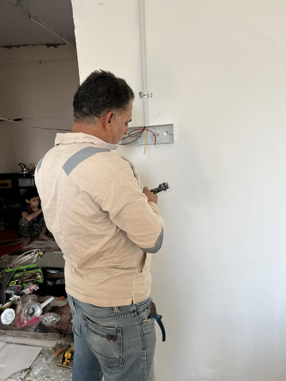 قال الامام علي (عليه السلام ) (ان خير المال ماكسب ثناءا وشكرا وأوجب ثوابا وأجرا). 

 توجهت ((جمعية أبناء الفيحاء الخيرية  ))  الى بيت احد العوائل  المتعففة في قضاء ابي الخصيب  . قامت بتاسيس كهرباء لغرفة وهور ومطبخ وصحيات    . نسال الله ان يتقبل عملنا بأحسن قبوله . جزى الله المحسنين الذين يجودون بأموالهم وانفسهم . لاسعاد وزرع البسمة على وجوه عوائلنا من الشهداء والفقراء والمتعففين . اللهم وفق الجميع . للتبرع والمساهمة الاتصال على الارقام التالية ولكم الاجر والثواب 

***********
‭٠٧٨٢ ٢٣٢ ١٣٢٠‬
