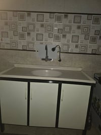 عندي كاونتر المنيوم متر ونص *مترين نظيف جدا بس السنك اكو فطر بالمرمر م...