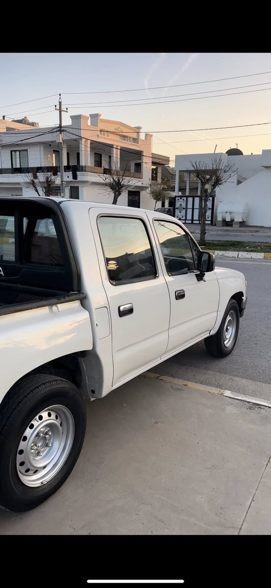 توێتا مۆدیل (( 2000))
(( بۆ فرۆشتن نمونە لەجوانی ))

(( ✅مەکینە کابرێتە ))

(( ✅جام کارەبای ))

(( ✅ناو سور )) 

(( سەیارەکە دەحموو لێدراوو وەرگەڕاوی نیە )) 

(( ✅سەیارەکە موسو بڕاوە نیە )) 

(( سەیارەکە هەموو گیانی ئیش دەکا بێ حەیبوو حارە ))  

(( ✅گێڕوو مەکینەی بەشەرت )) 

(( سەیارەکە کارەبای هەموو ئیش ئەکا ))

(( ✅چوار تایەو ویلی لۆکی لەژێرە سپێری پێوەیە ))

(( سەیارەکە تەقەو رەقەی نیە ))

(( بۆ سحرەکەی پەیوەندی بکە یان نامە بنێرە ))

(( *********** ))
