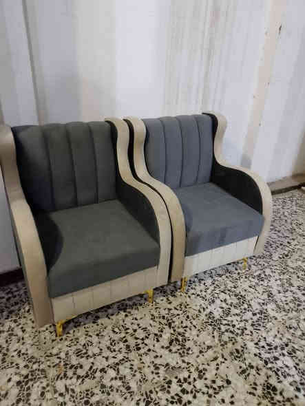 تخم جديد وشغل ممتاز 10 مقاعد 5 قطع وبلونين العنوان صويره شارع العام مقابيل شارع حكمت بجهت حي العمال للتواصل ***********
