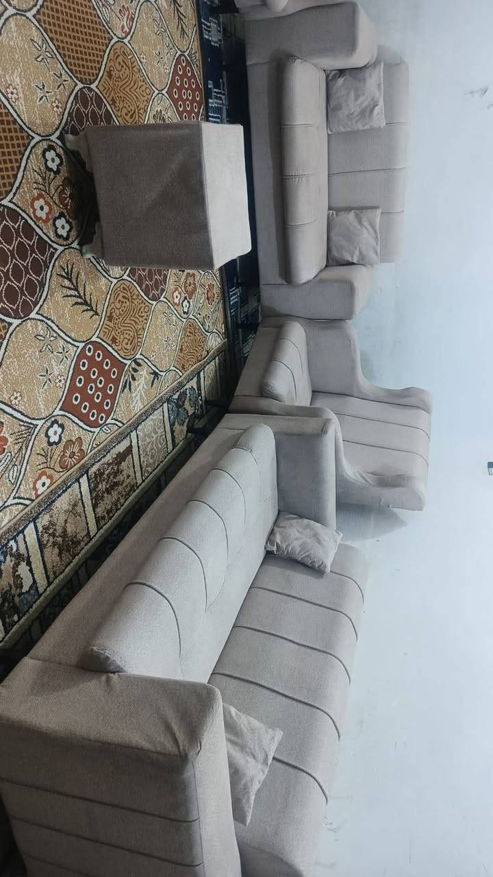 تخم 10مقاعد جديد كلش اي ضررمابي نضيف جد شرط النظافه سعره 275يوجد توصيل داخل كربلاء ***********
