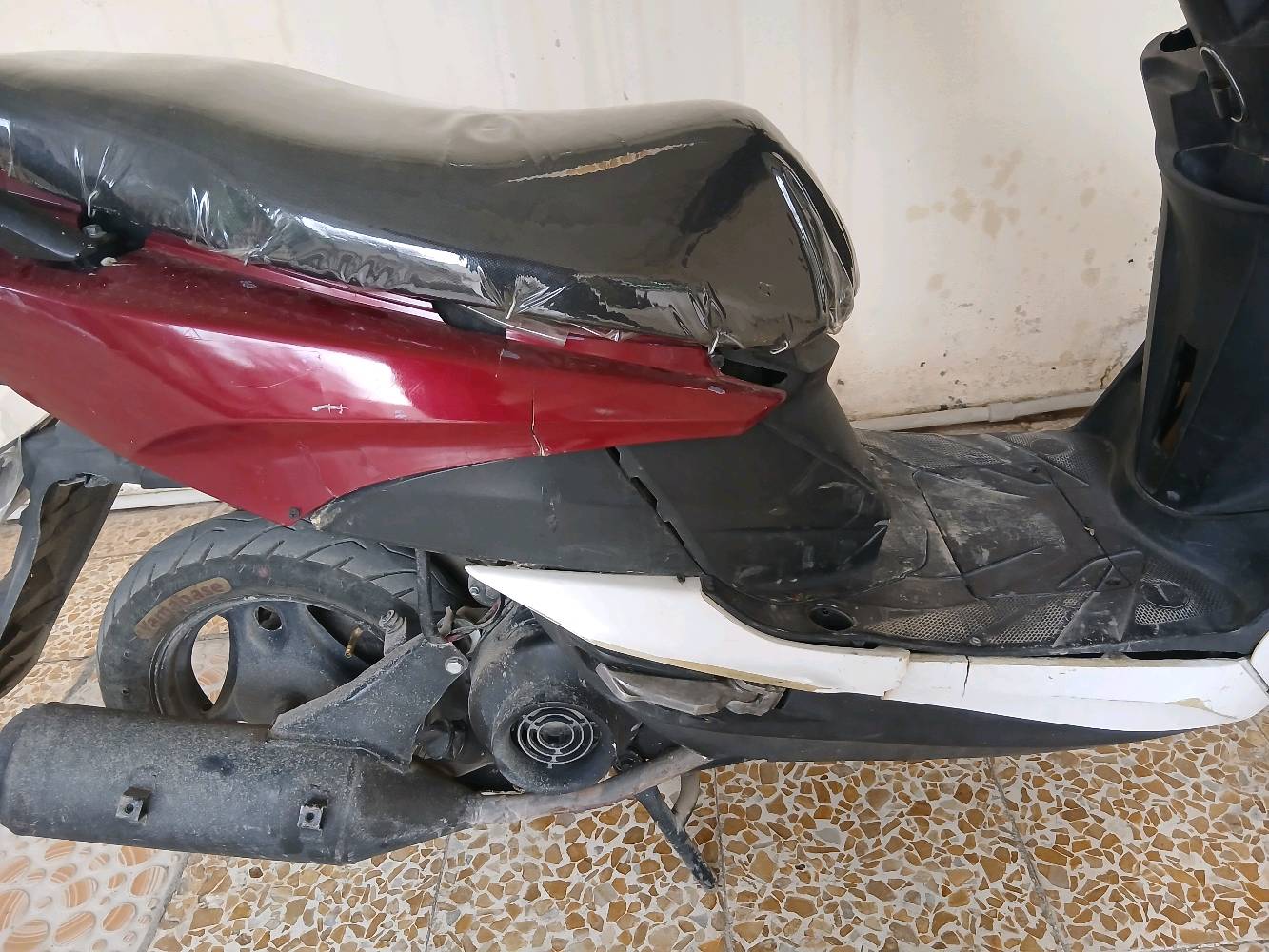 Kurdi عربي 
Kurdi: max fs 2021 yabani 🇯🇵
xeraye 120 
makina nakrawatawa. 
Kabrita w shuta y nweya
Makinaka zor paka 
slf w hndri esh dakat. 
Gech electronya
S3r 300 w m3amala 
***********
عربي: دراجة اف اس ياباني 🇯🇵موديل ٢٠٢١
 سرعة ١٢٠
 مكينة غيرمفتوحة
. كابريتر وشوتة جديدات 
 .مكينة كلش نضيفة ونشطة 
سلف و هندر شغال. 
عداد إلكتروني 
السعر ٣٠٠  و بي مجال
   ***********