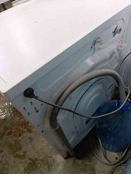 جلشۆری ئەمازۆن 13کیلۆیە و زۆر پاک و بێ عەیبە و بێ ژەنگە تەنانەت شوختیشی پێوە نییە ، ماتۆڕی انڤێرتەرە و مۆدیل نوێیە و بێ دەنگە لە ووشک کردنەوەدا  
نرخ 💰  : 190هەزار
شوێن📌: سلێمانی
ژم 📞.   : *********** viber&whatsapp السليمانية
