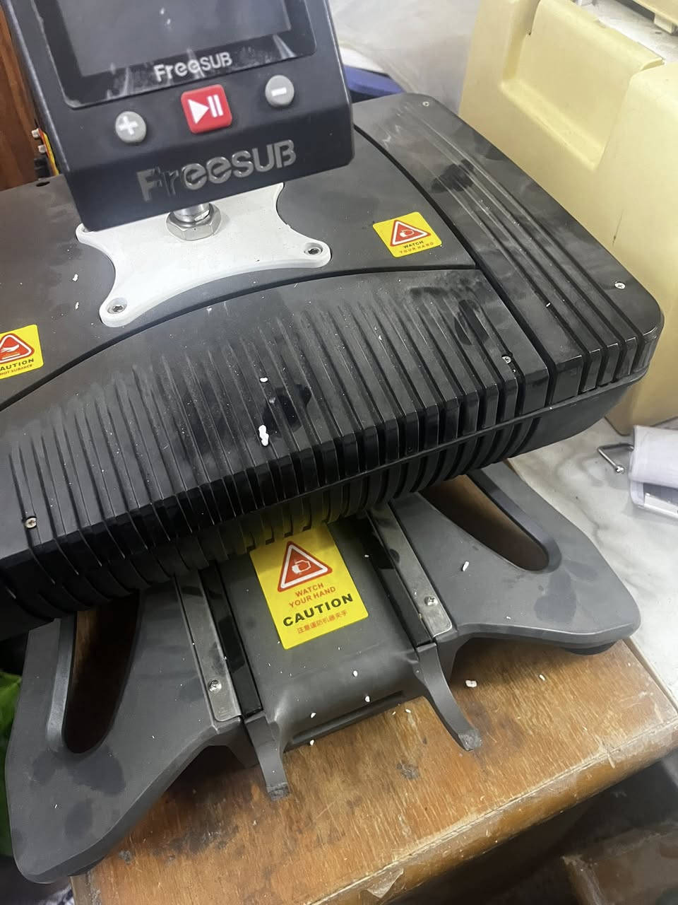 طابعه حراريه FreeSUB تطبع علئ ملابس و اكواب و كفرات مال تلفون سعر 650الف سعره بالامزون 900دولار مكاني بغداد حي العامل رقم تلفون ***********
