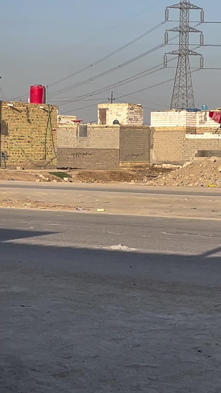 السلام عليكم المكان الصخين غرب الجامعه مال ذي قار قطعه لل بيع 200متر زراعيه ثاني قطعه عن الشارع العام لل بيع السعر 32 مليون وبيها مجال ./***********
