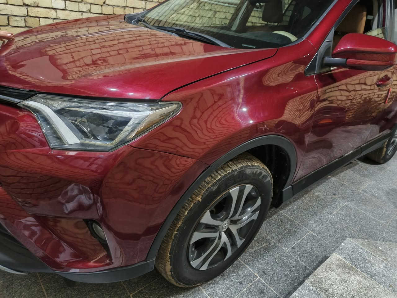 السلام عليكم للبيع رافور موديل 2018 رقمها  واسط دولي موجودة بالكوت ضررها جاملغ وبنيد كير at  السعر 165 للتواصل  *********** واتساب
