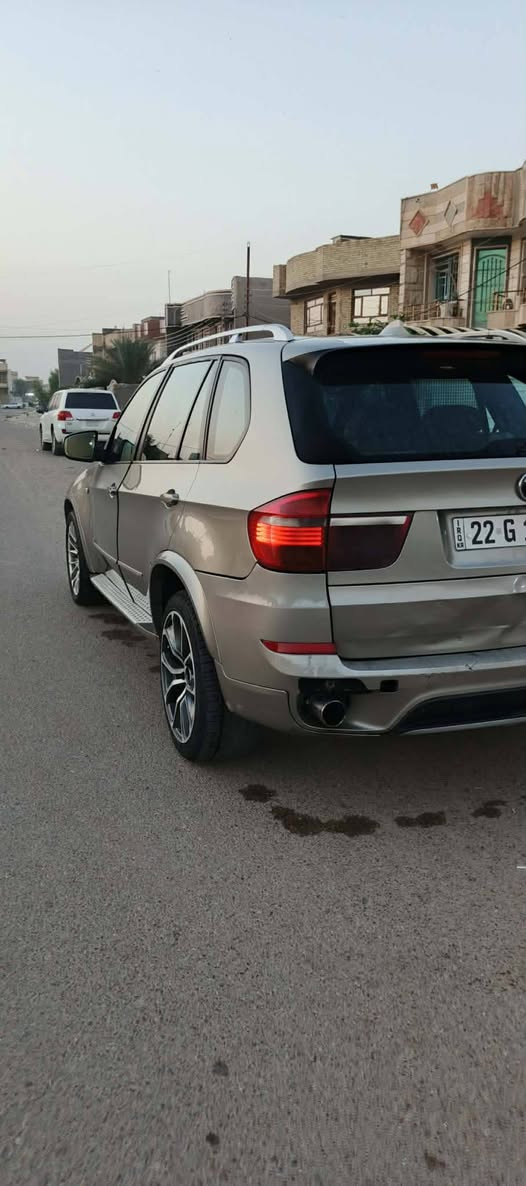 السلام عليكم BMW X5 E70 موديل 2008 كاز محرك M57N2 
السياره باسمي مكفوله من الضربه والصبغ 
السياره ابيعها بدون محرك او مراوس 
محركها حاليا شغال بس الكيس مضروب من جوه ومفرغه دهنها 
مكان السياره بغداد المحموديه 
السياره الله شاهد ورسوله صايره عليه فوك ال130 
قيموها باليرضي الله
***********
