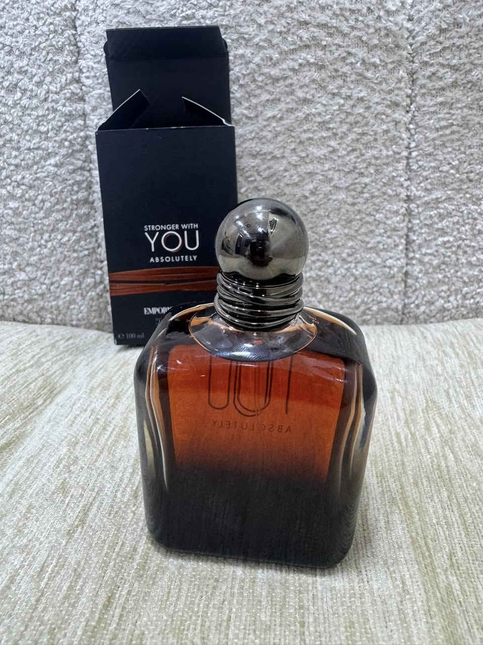 سترونجر وذ يو ( ابسلوتلي ) اخذته قبل فتره وما استخدمته ولا رشه بس فتحته من الباكيت مثل ما تشوفو متروس
وهسه ماعرف سعره قيم واخذ مكاني بغداد الاعظميه
***********
