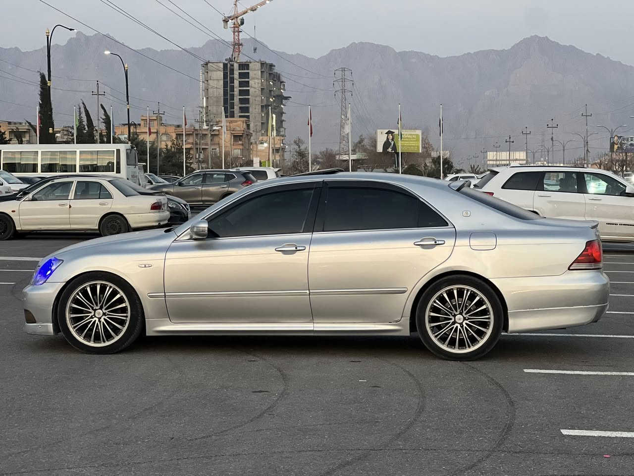 بۆ فرۆشتن
براوە
182
بئ دوکەل 
3 دوگمە 
ناو رەش 
سلایت
ئاوێنە ئیشارەت
حاسە و رادار 
شاشە و کامێرا
لەیت ناوچی کوێر 
بلوتوز
سەیارەکە کامل مەسرەف کراوە بێ مەسرەفە
شوێن براوەکەی زۆر زۆر جوان چاکرا
بێ شوختو ساردە کوتە بئ لێدراو پێش و دواوەی کەپس
هەمو گیانی وەک شوشە
گێرو مەکینەی  و سەقفی بەشەرت 
مالی مەدەنی بەشەرت
نرخ  خوار بازار 
شوێن رانیە 
***********
